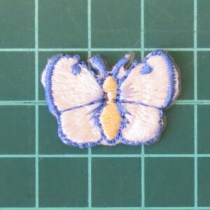 Термоэмблема 2-397B “Бабочка белая” 2,5×1,5см