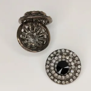 Пуговица металл AM-1487 на ножке 30мм с черным кристаллом и стразами