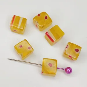 Стеклянные бусины Кубик 8мм желтый с рисунком 1шт