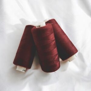 Нитки для шитья №40/365м цвет: ID129-коричневато бордовый, 1шт